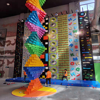 Kapalı Oyun Merkezi için PVC Plastik Kaya Tırmanma Duvarı Çok Renkli